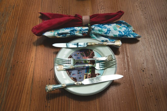 How to Fold a Napkin? 11 Creative Ways to Fold a Napkin with Cutlery