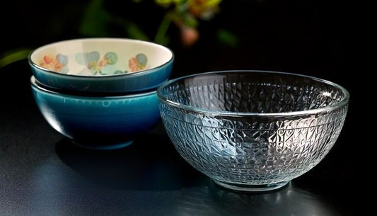 What is the Difference Between Glass & Ceramic Bowls?