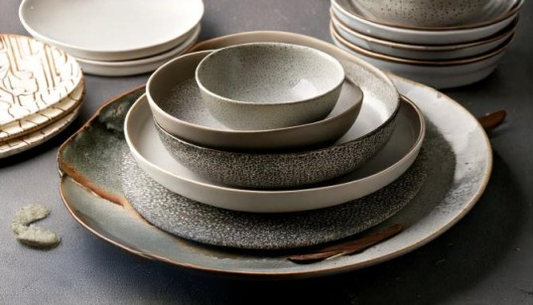 What is the Difference Between Stoneware & Ceramic Dinnerware?