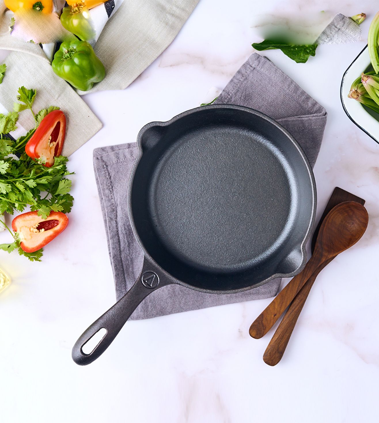 Victoria - SKL-208 Victoria Cast Iron Skillet. Small Frying Pan Seasoned with 100% Kosher Certified Non-GMO Flaxseed Oil, 8", Black